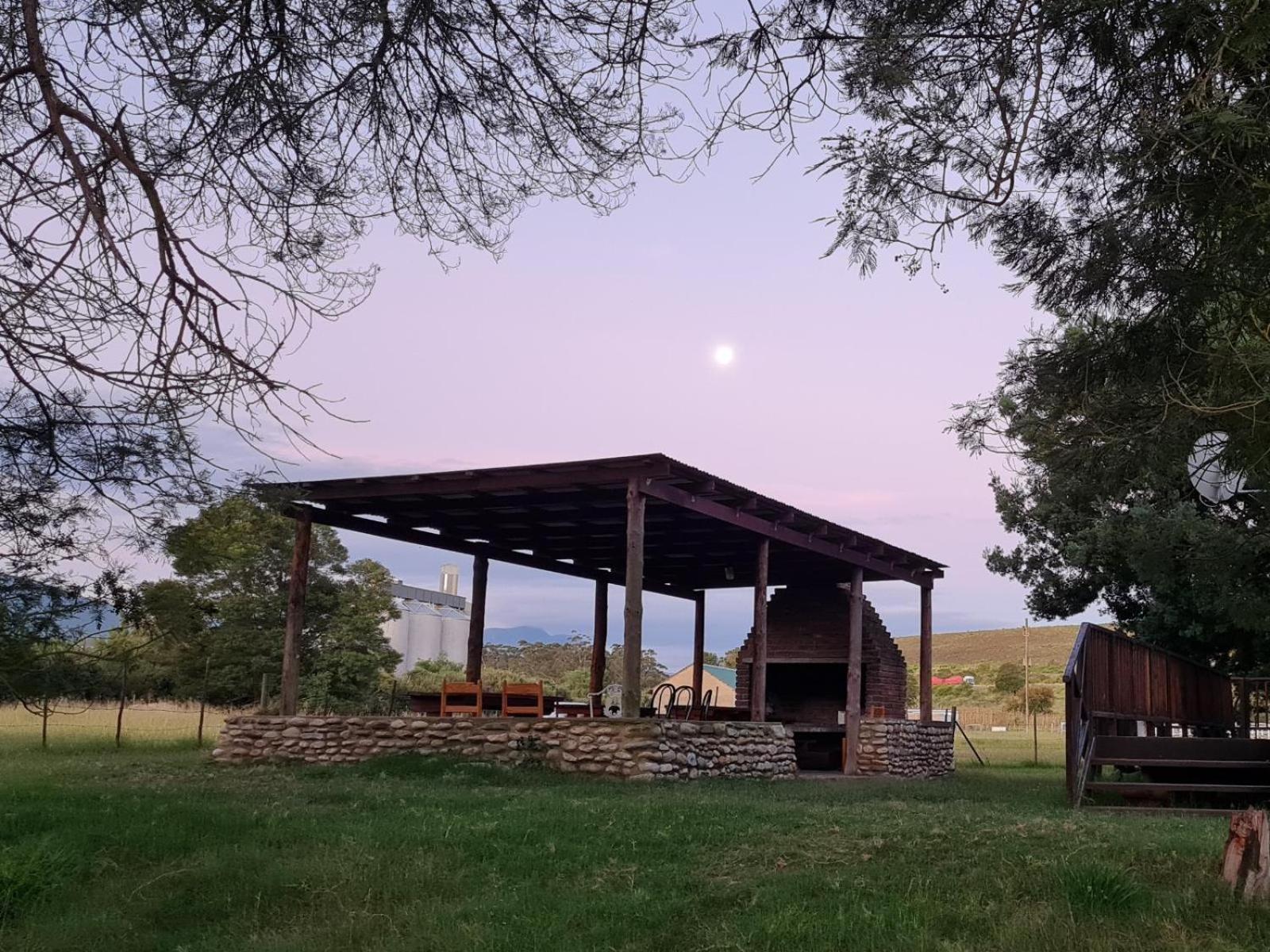 Blue Mountain Farm Lodge, Cabins & Cottages Свеллендам Экстерьер фото