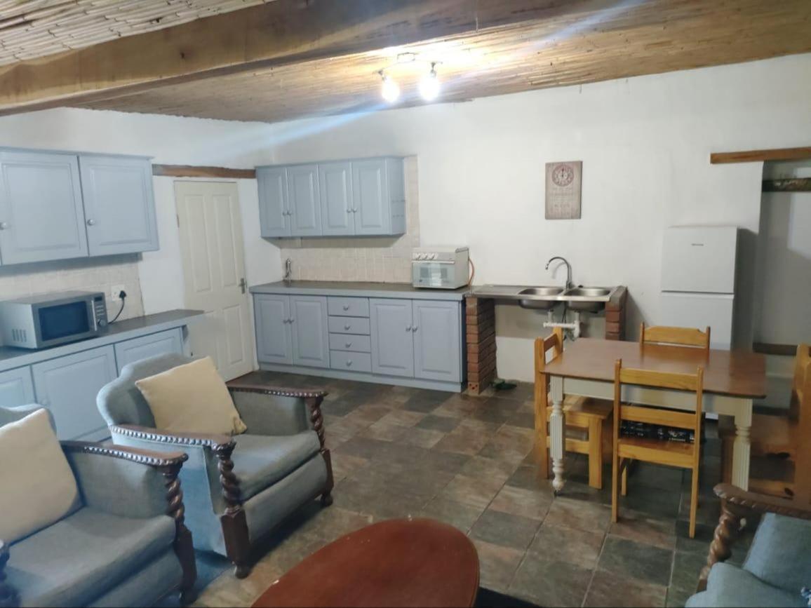 Blue Mountain Farm Lodge, Cabins & Cottages Свеллендам Номер фото